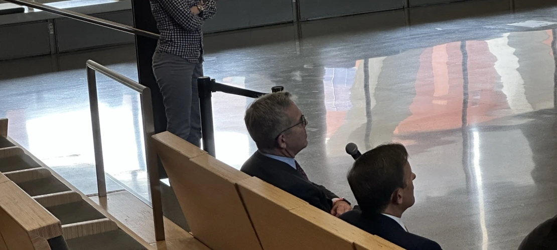 Dr. Gurtner asking a question after a presentation 